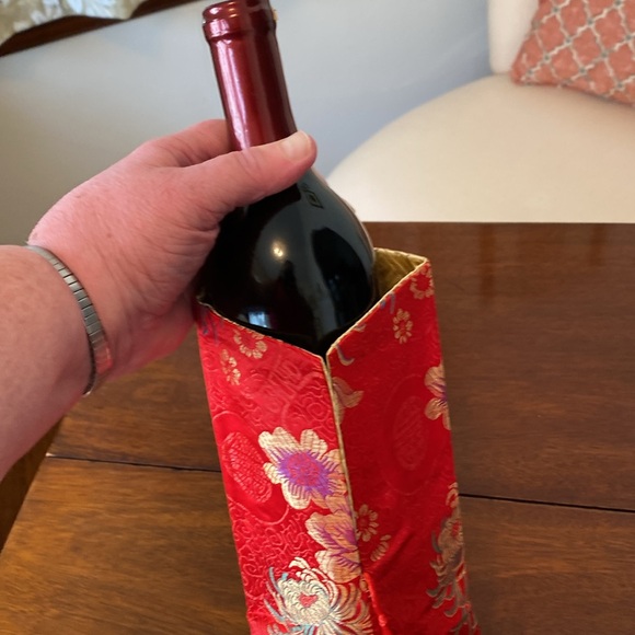 Asian Red Brocade Wine Gift Bag with tassel and covered elastic band (reusable) - Picture 6 of 11